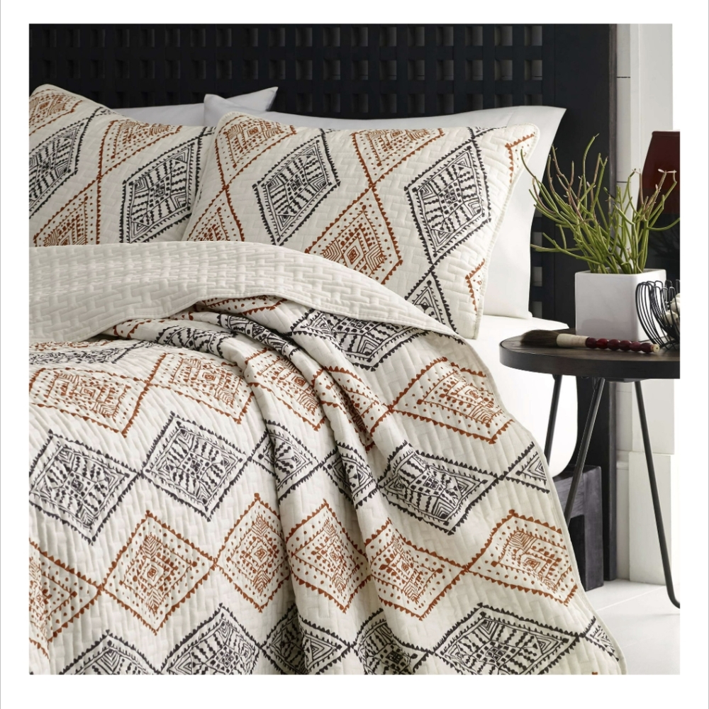 Azalea Skye Cusco Rhombus 3PC Quilt Set (Gently Used but Like New)